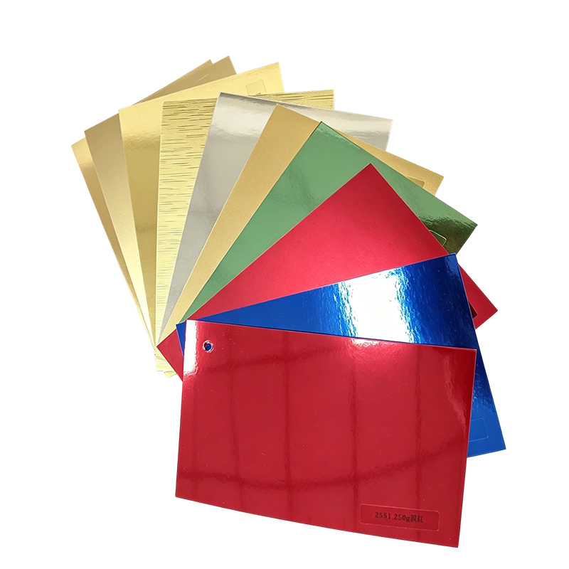 Carton à dos de feuille d'argent
