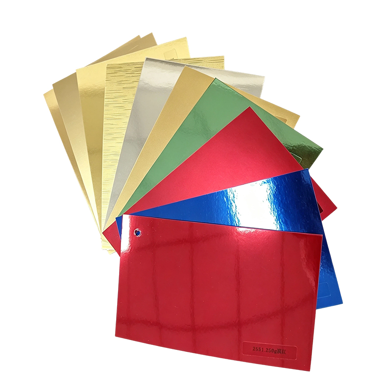 Carton recouvert d'une feuille d'or