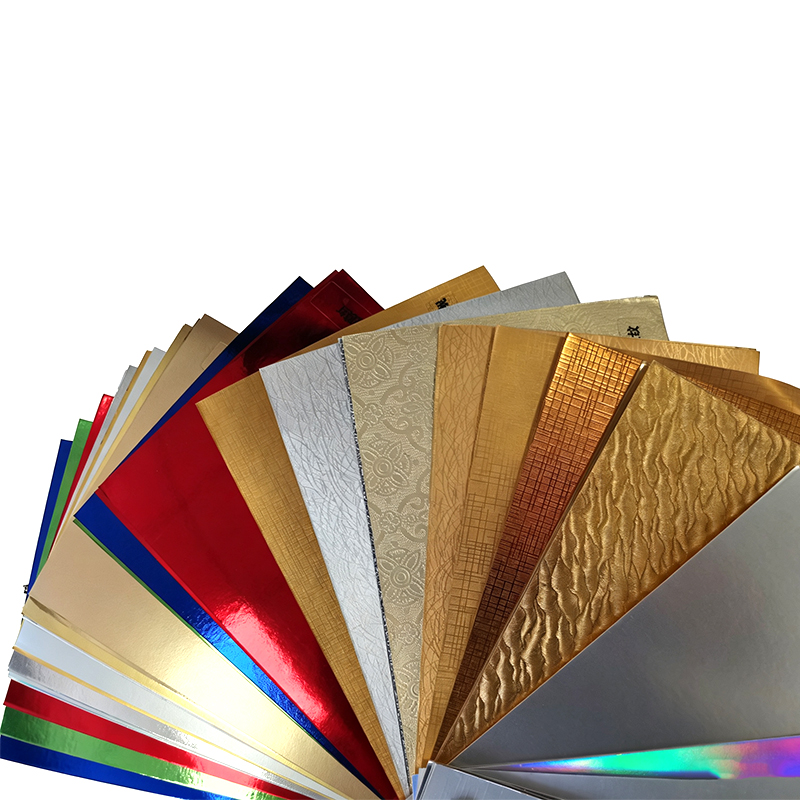 Papier cartonné doré métallisé