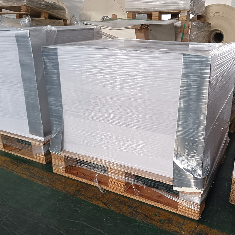 Papier cartonné doré métallisé