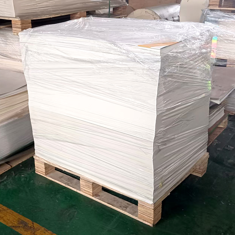 Papier cartonné argent mat